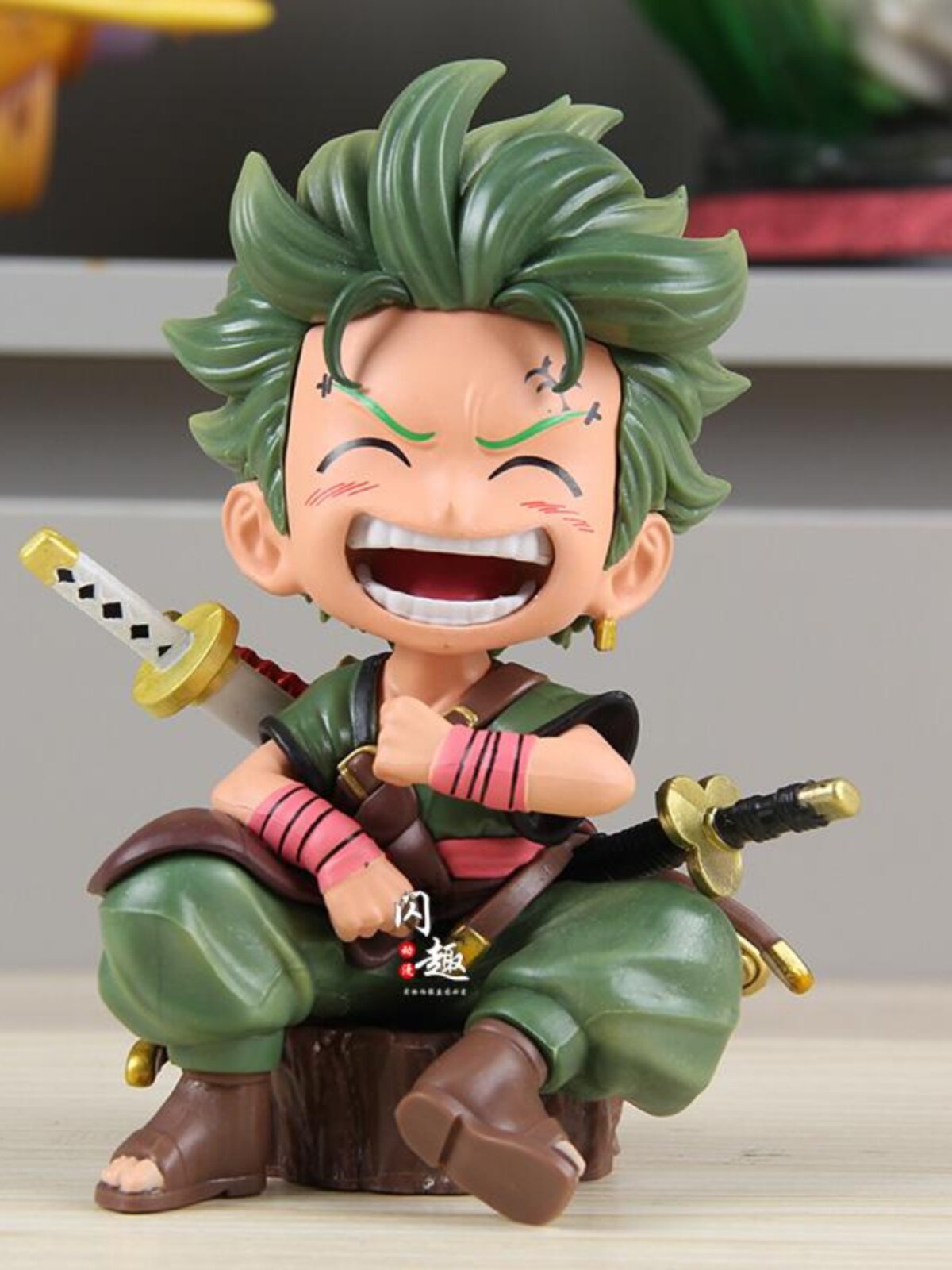 海贼王q版坐姿大笑索隆手办潮玩桌面摆件动漫个性车载男生日礼物