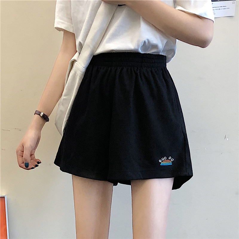 Women's summer wear in short pants