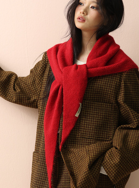 新款红色羊毛三角围巾女秋冬保暖百搭披肩高级感纯色保暖针织围脖