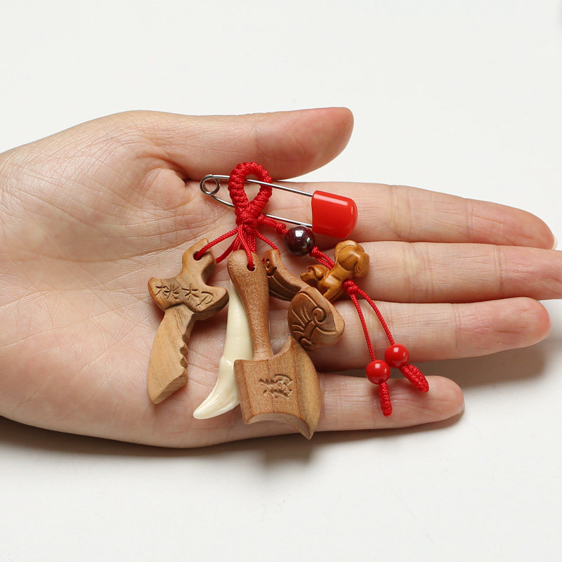 虎年宝宝婴儿挂件新生儿童孕妇桃木护佑符别针狗牙压惊防惊吓饰品