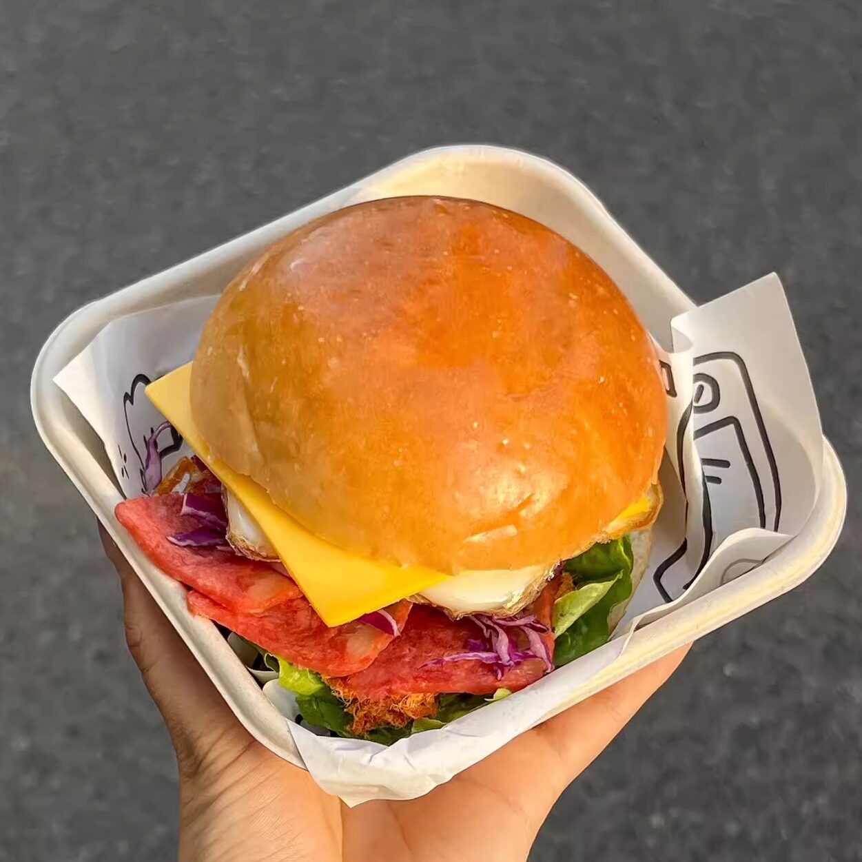 汉堡打包盒小吃野餐三明治纸浆盒一次性便当蛋糕盒提拉米苏包装盒