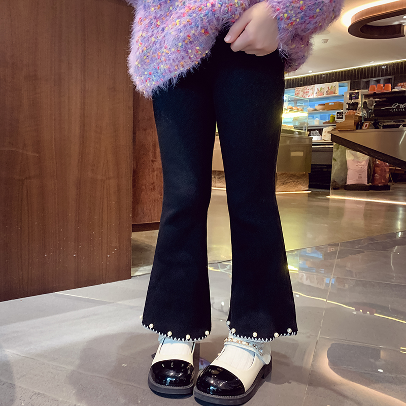 小香风一体绒钉珠喇叭裤