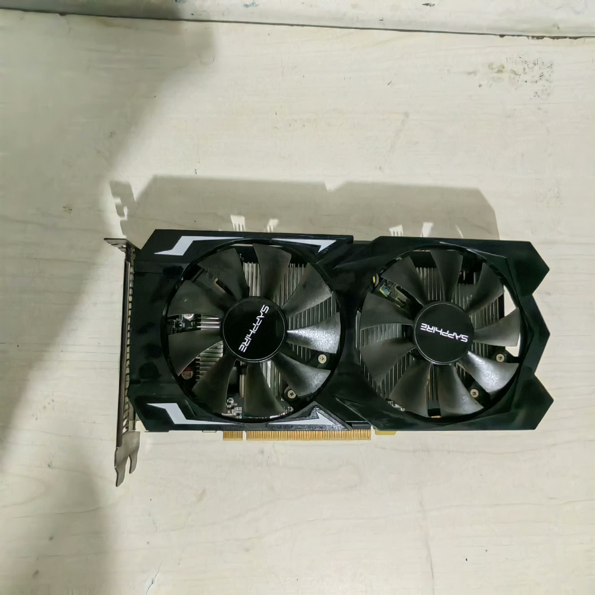 全新/二手蓝宝石RX560D 4G G DDR5显卡，实物拍摄成色，议价商品