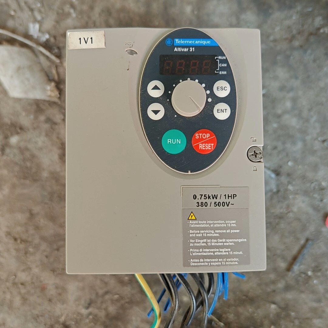 0.75kW变频器实物拍摄 拆机，成色较好，功能包，议价商品