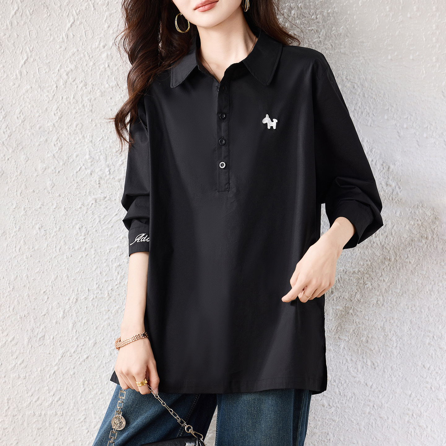 实拍2026年春新款大码韩版小马刺绣侧开叉衬衫女宽松显瘦减龄衬衣,女装/女士精品,大码内搭,淘宝优惠券,粉丝福利购,淘宝优惠卷