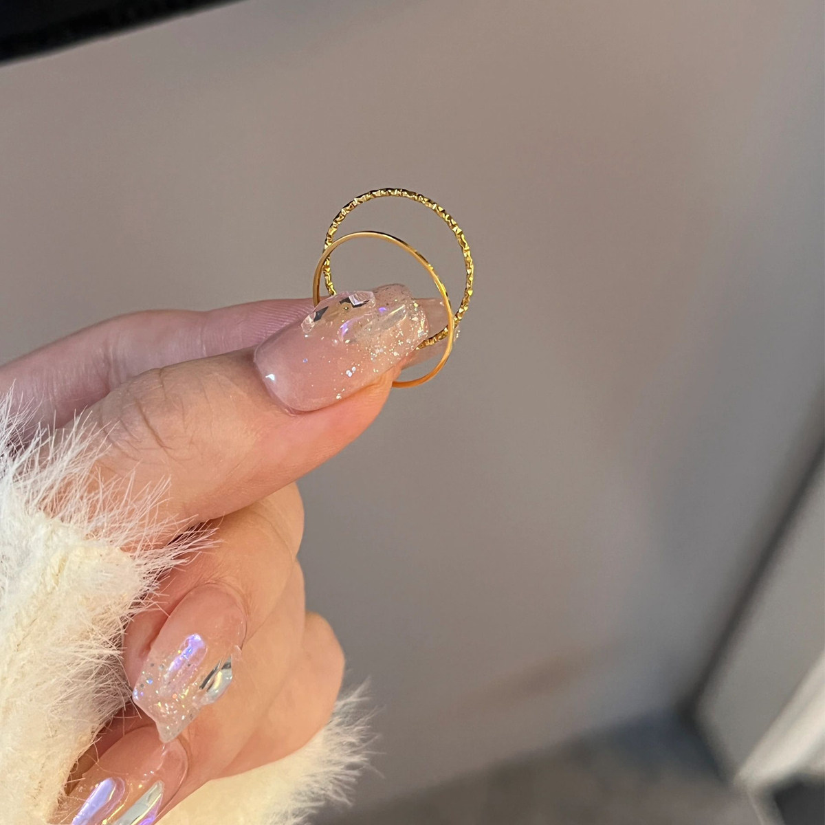 精致戒指可水洗金闪闪压纹