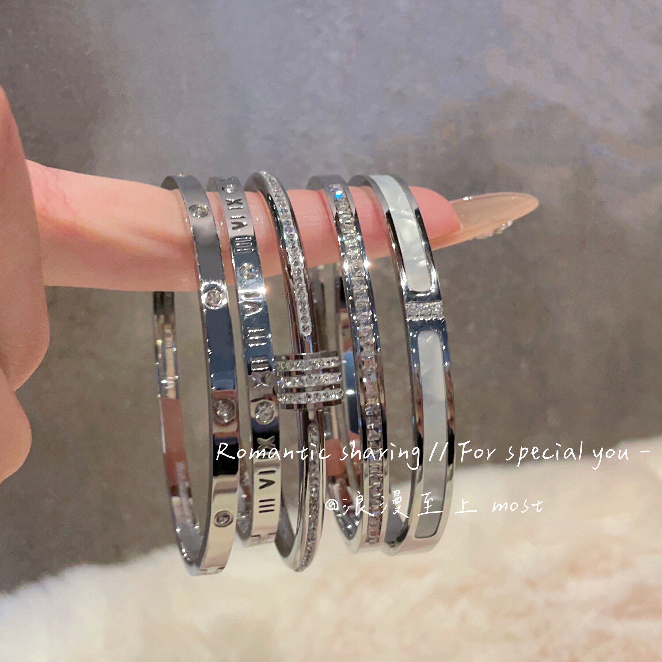 【浪漫至上】钛钢不掉色手镯ins潮小众百搭轻奢高级满钻手环配饰
