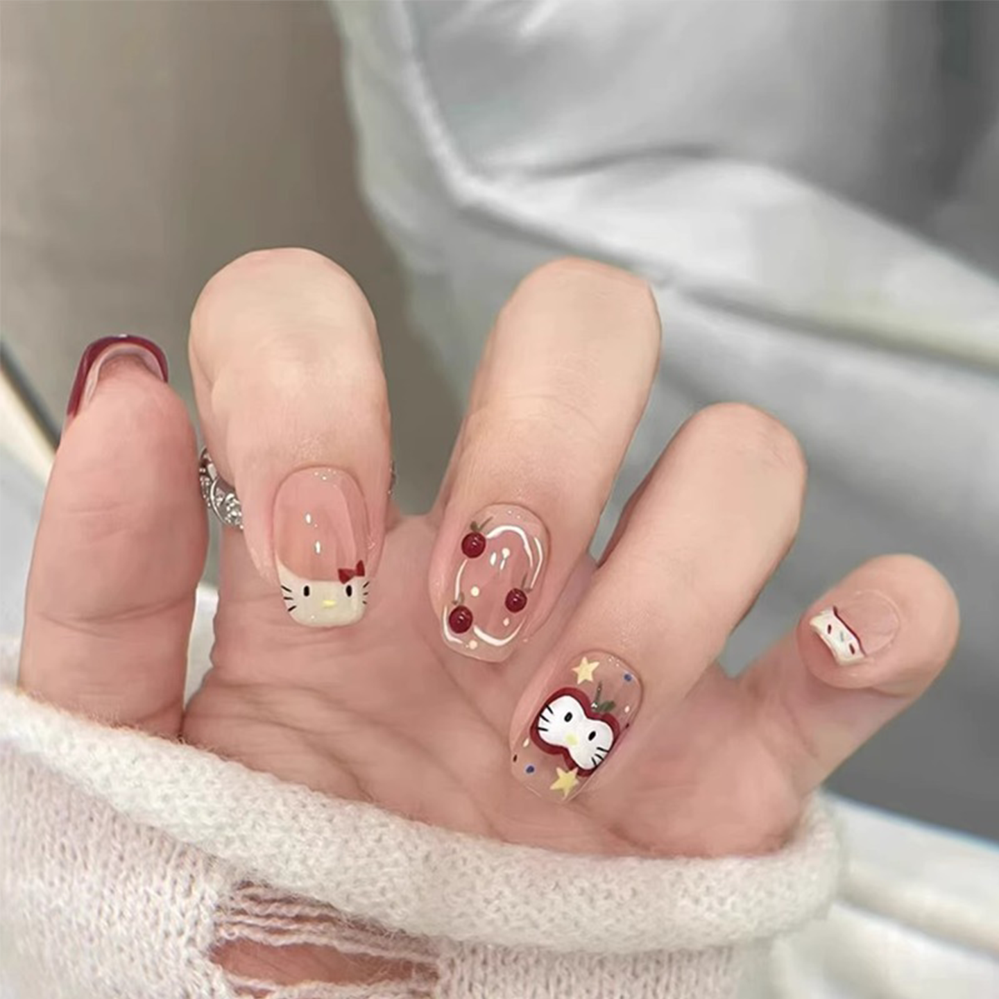 ins韩式美甲2025年新款新年圣诞穿戴甲短款温柔显白苹果指甲贴片