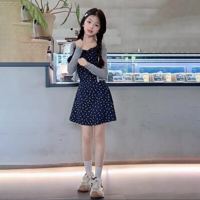 女童藏青色碎花连衣裙2026新款开衫披肩设计感度假出游海边吊带裙