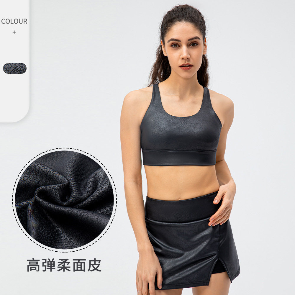 女款仿皮紧身运动背心防走光高尔夫网球短裙带口袋健身文胸两件套