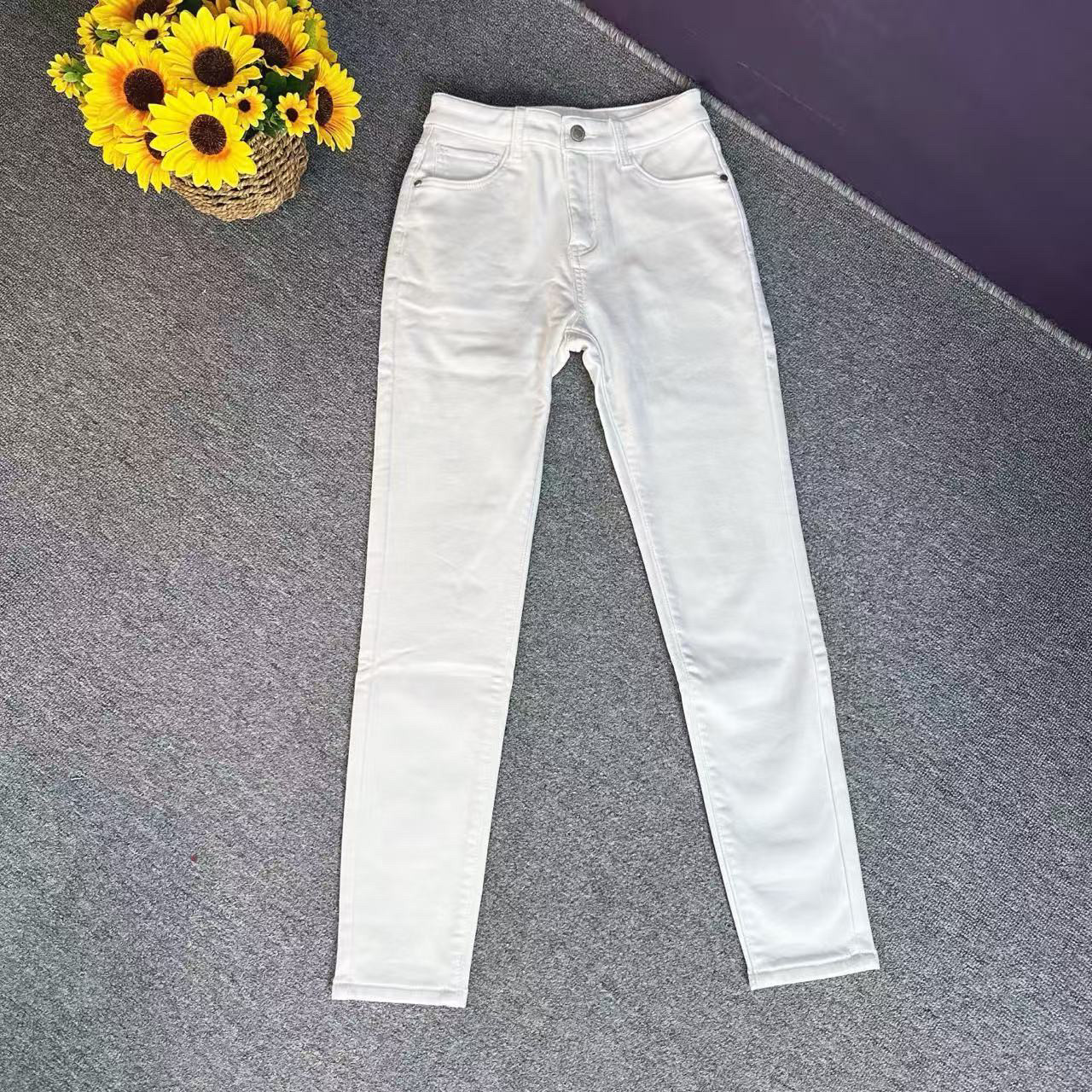 蘑菇英国代 TYZHURA 白色加绒弹力修身牛仔裤 靴裤