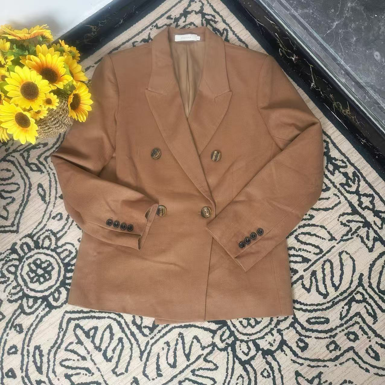 蘑菇英国代 TYZHURA 25新款 驼色双排宝石扣羊毛西服外套