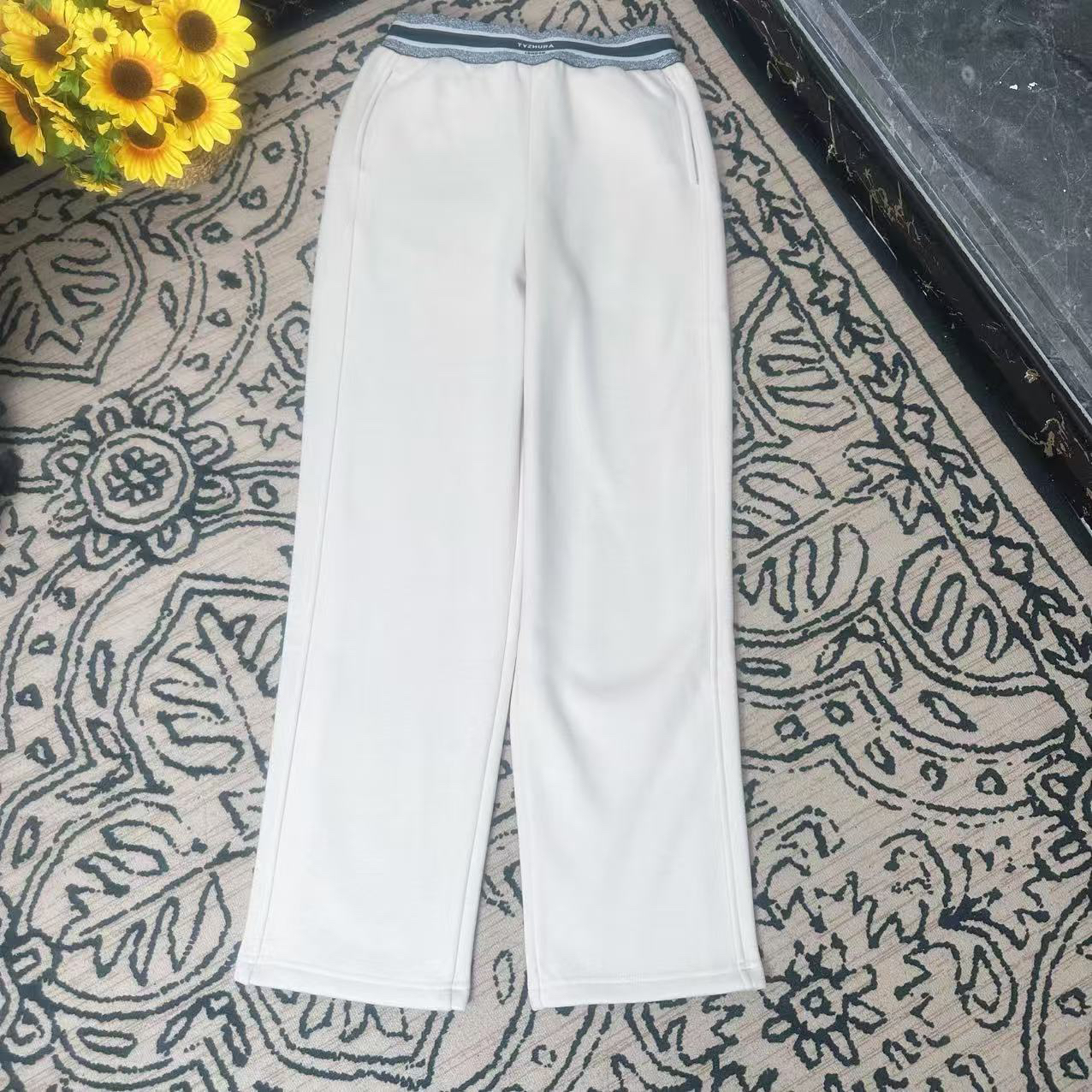 蘑菇英国代 TYZHURA 25早秋 米白色内里加绒羊绒混纺休闲裤