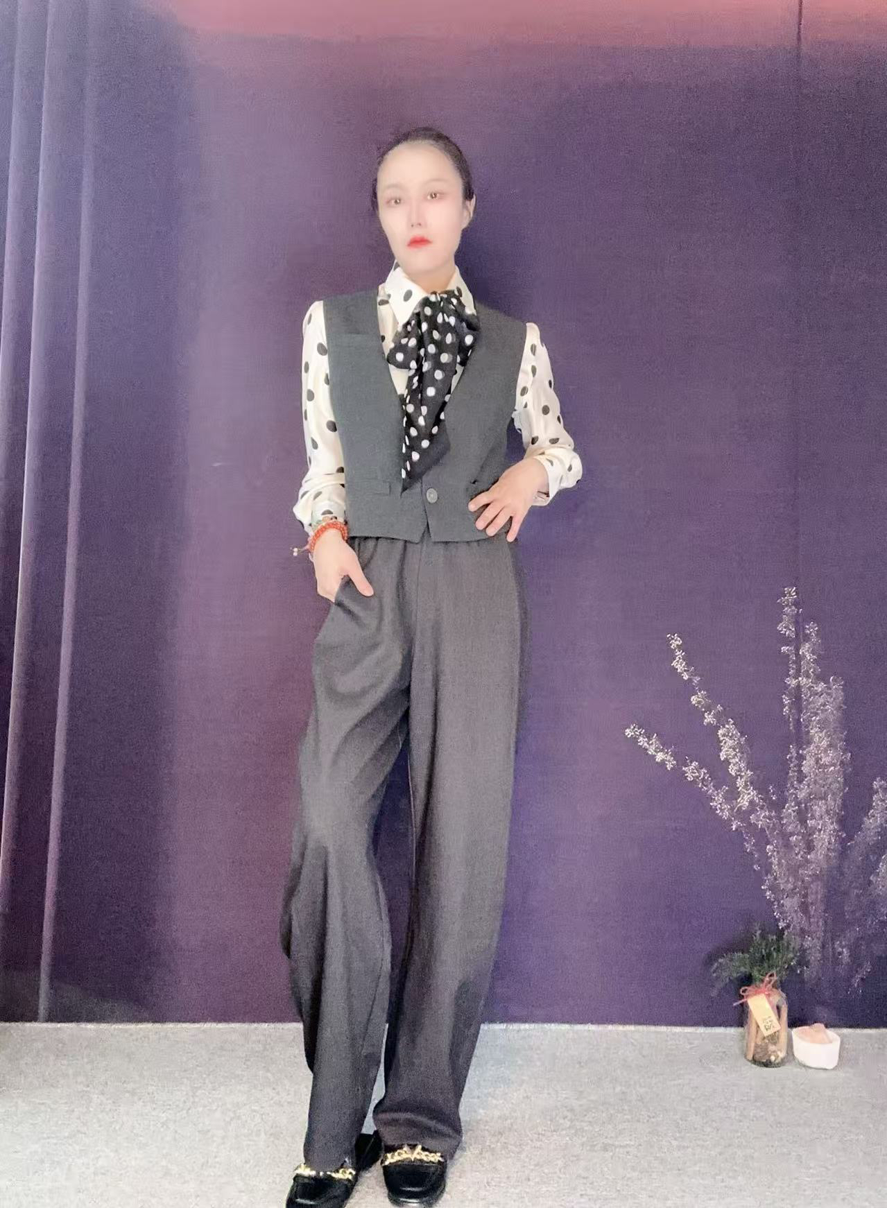 蘑菇英国代 TYZHURA 25新款 灰色宝石扣子立体马甲外套