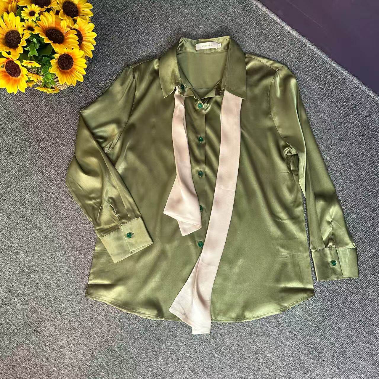 蘑菇英国代购 TYZHURA 特价  26早春 苹果绿色宝石扣衬衫