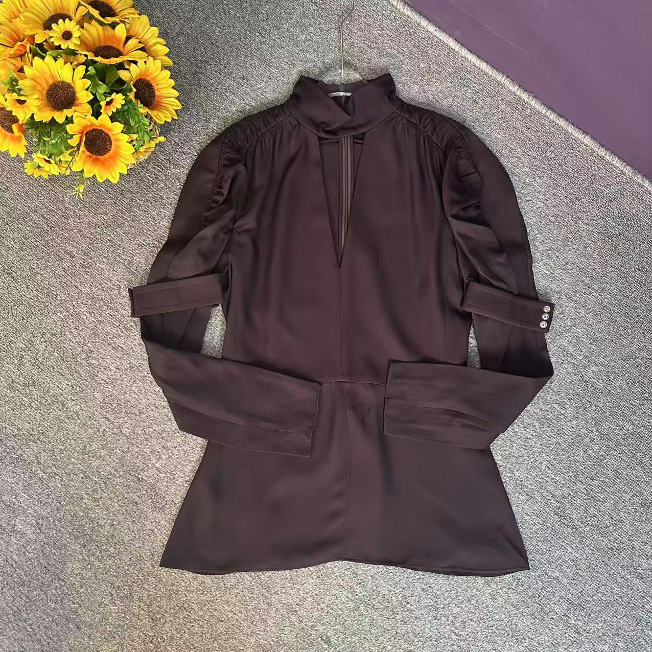 蘑菇英国代 深紫色V领抓皱设计套头衬衫 38码胸围94