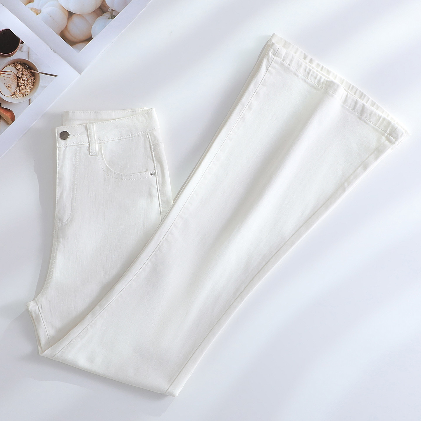 it :CHOCOOLATE白色紧身牛仔裤女2026高腰修身显瘦弹力九分喇叭裤