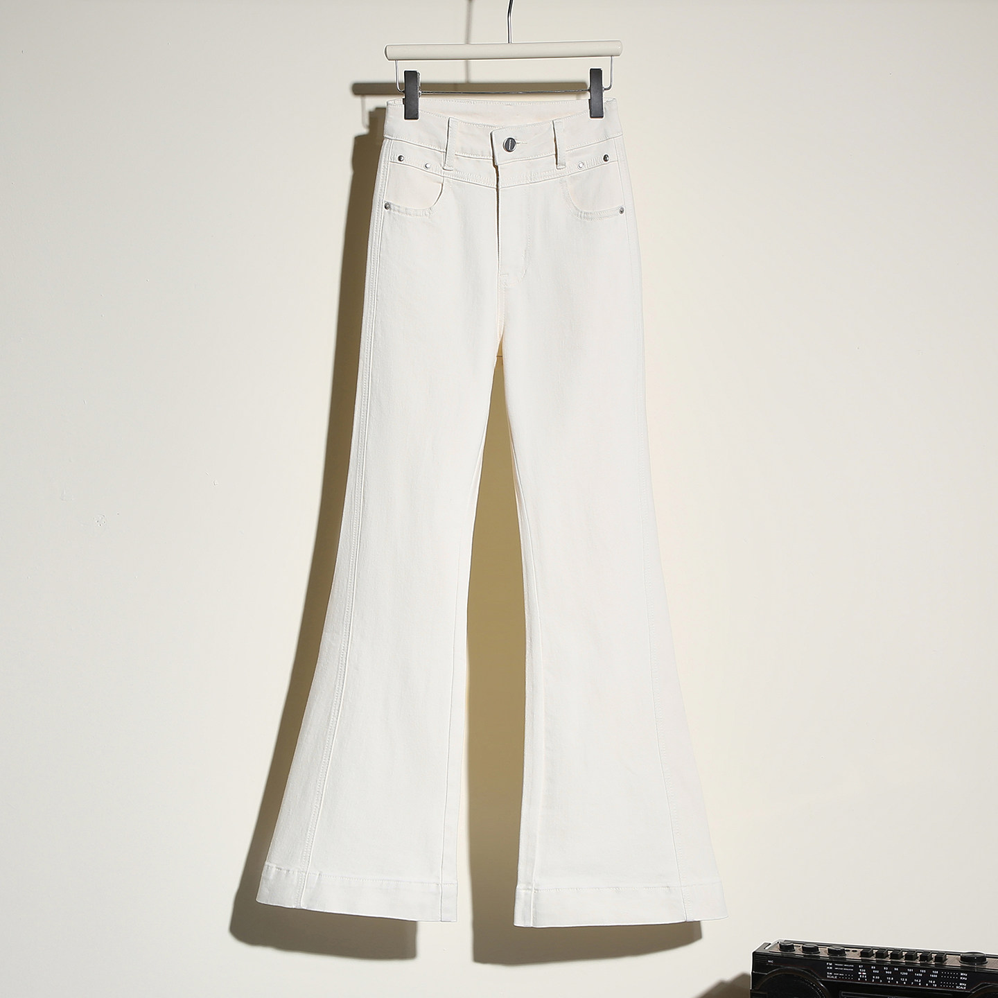 it :CHOCOOLATE白色四面弹微喇牛仔裤女高腰修身显瘦弹力喇叭裤