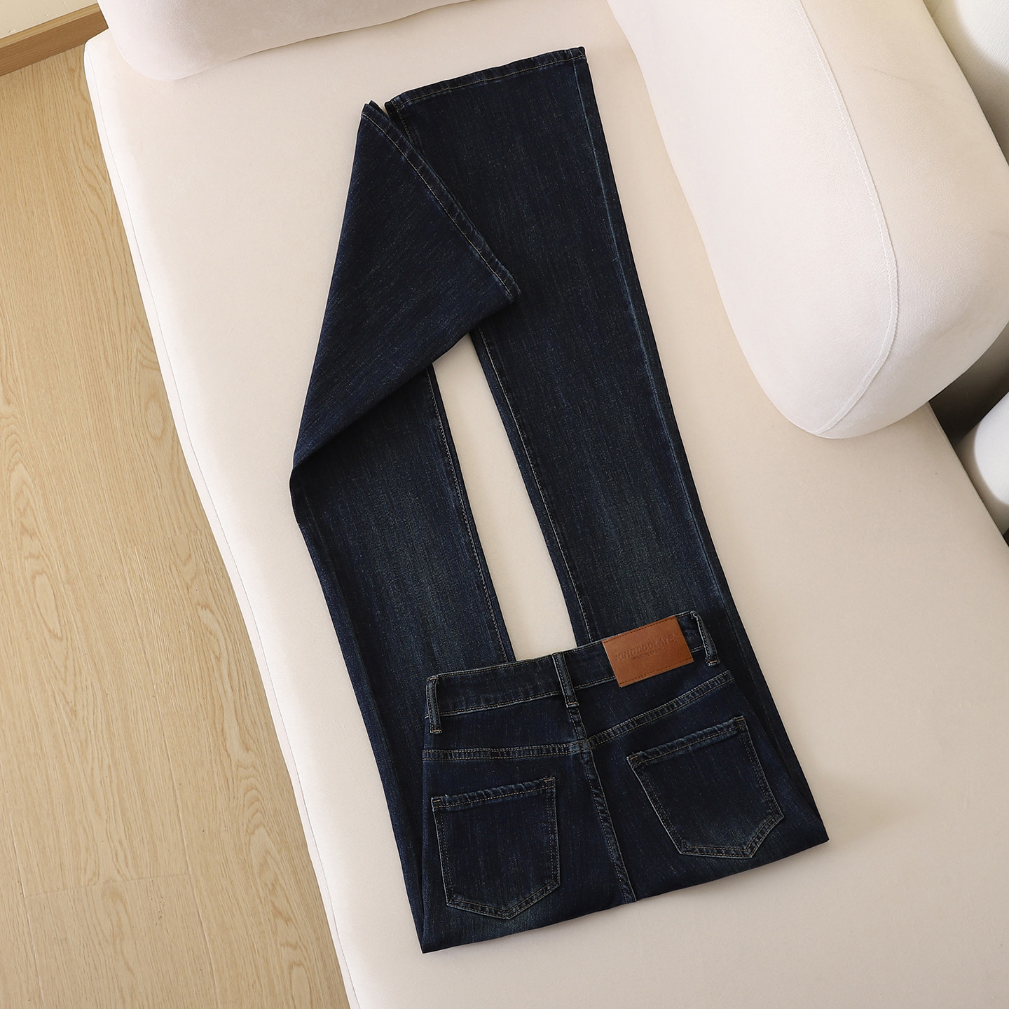 it :CHOCOOLATE高腰微喇牛仔裤女2026春秋修身紧身显瘦紧身喇叭裤