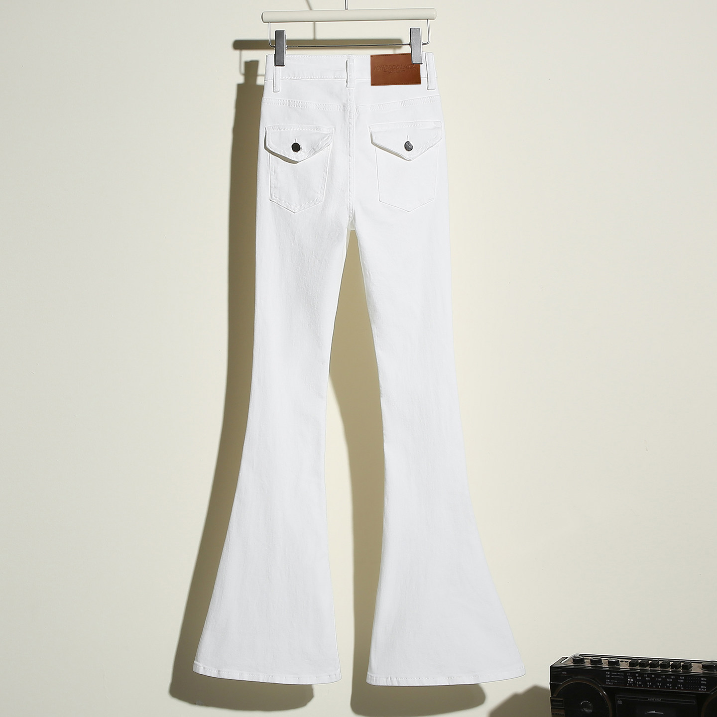 it :CHOCOOLATE 白色微喇牛仔裤女高腰修身显瘦弹力设计感喇叭裤