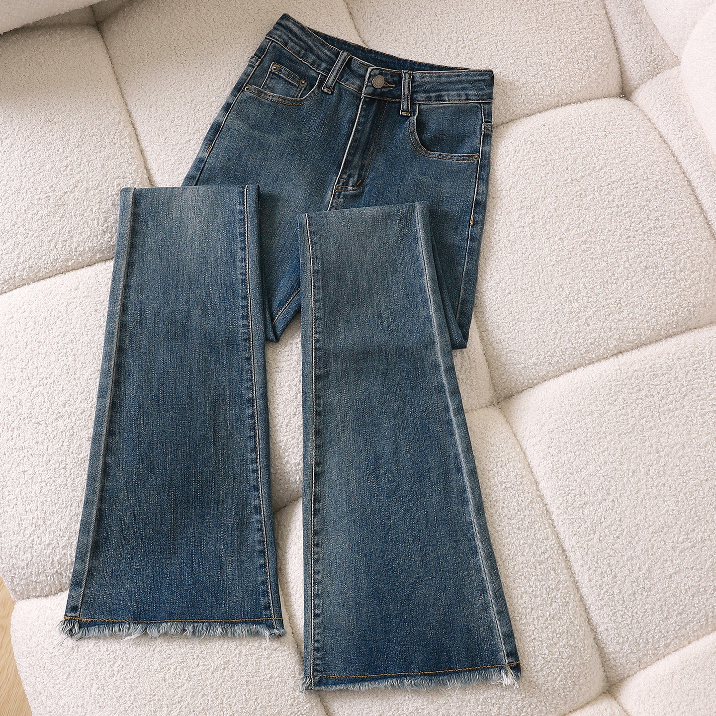 it :CHOCOOLATE毛边紧身微喇牛仔裤女2026新款高腰显瘦弹力喇叭裤