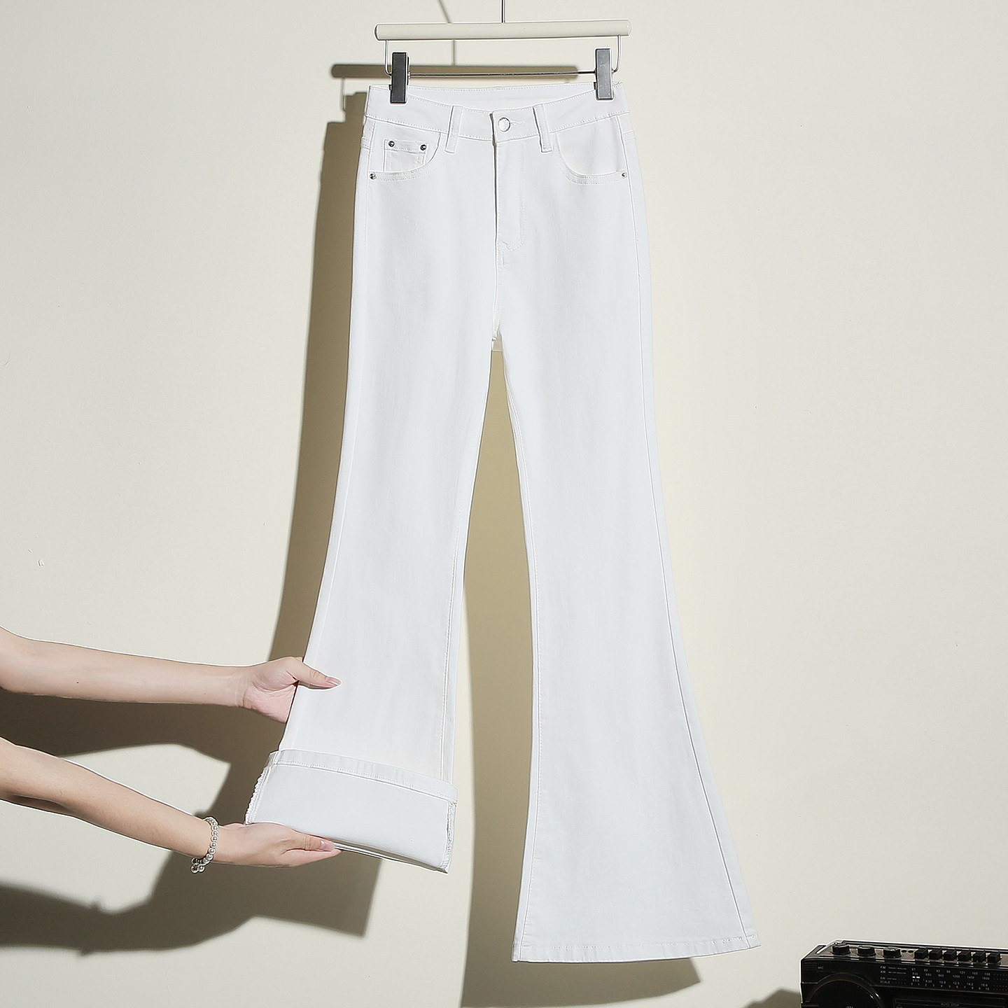 it :CHOCOOLATE白色紧身微喇牛仔裤女高腰修身显瘦弹力拖地喇叭裤