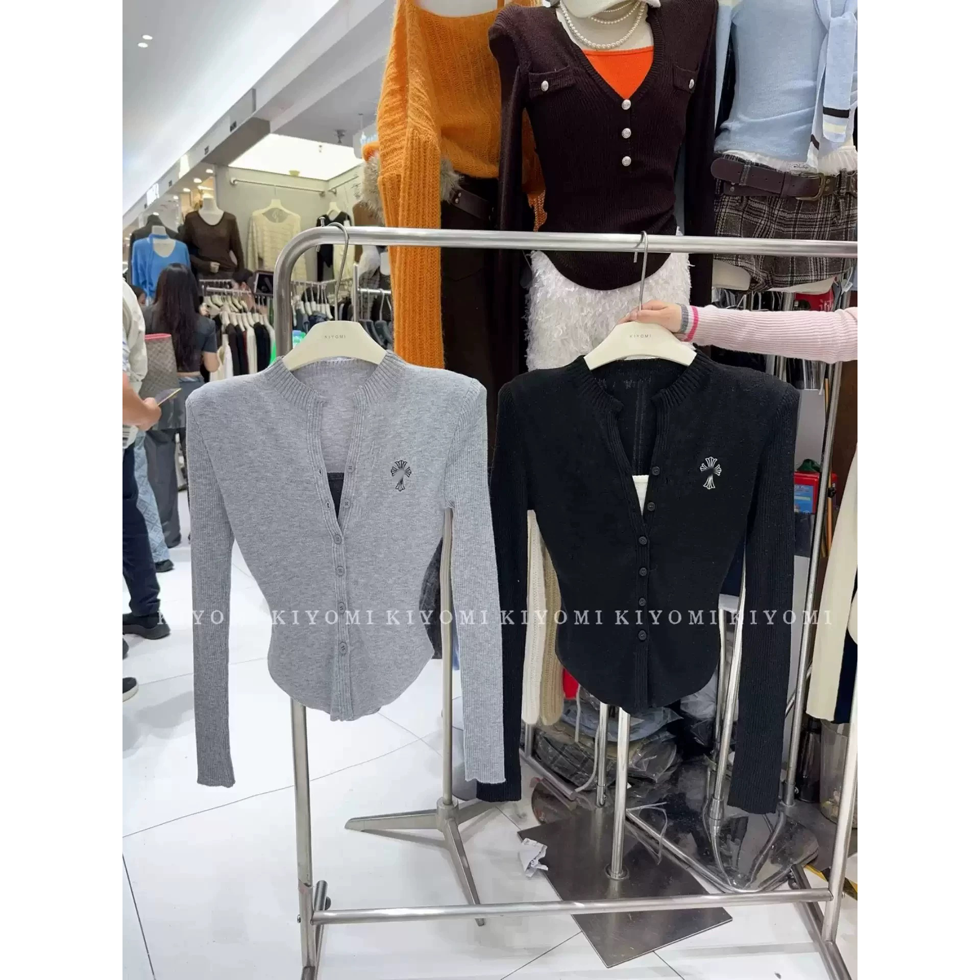 秋季新款气质V领撞色针织衫