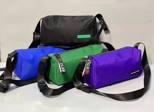 野狼部落WILD WOLF TRIBE字母徽章情侶運動單肩斜挎包個性潮ins