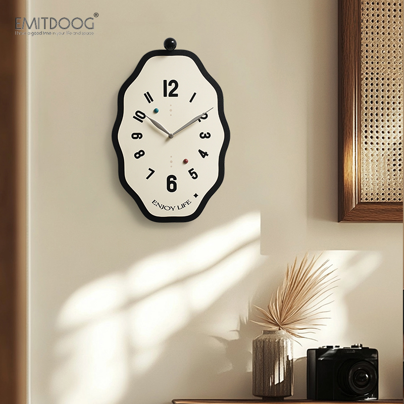 高颜值拯救白墙时尚挂钟