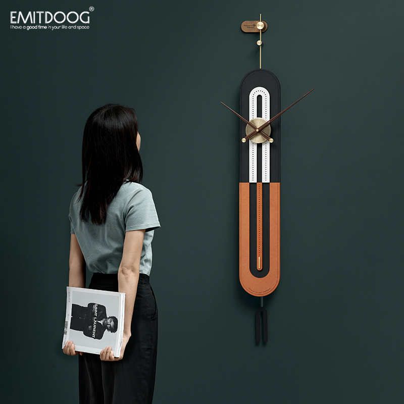 大户型客厅艺术时钟表