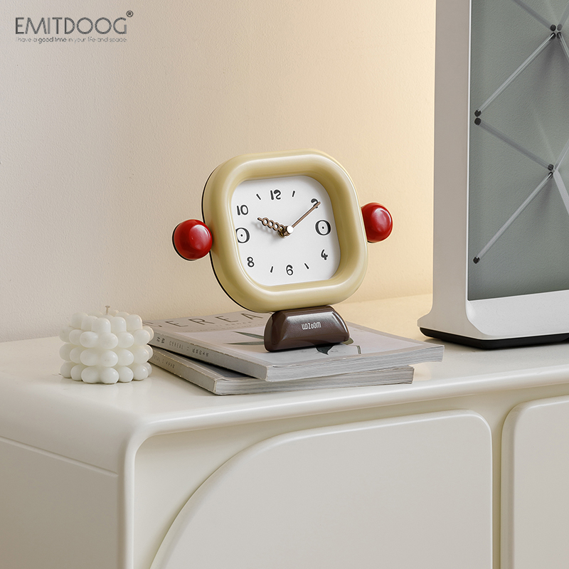 【该商品已降价】奶油风时钟摆件