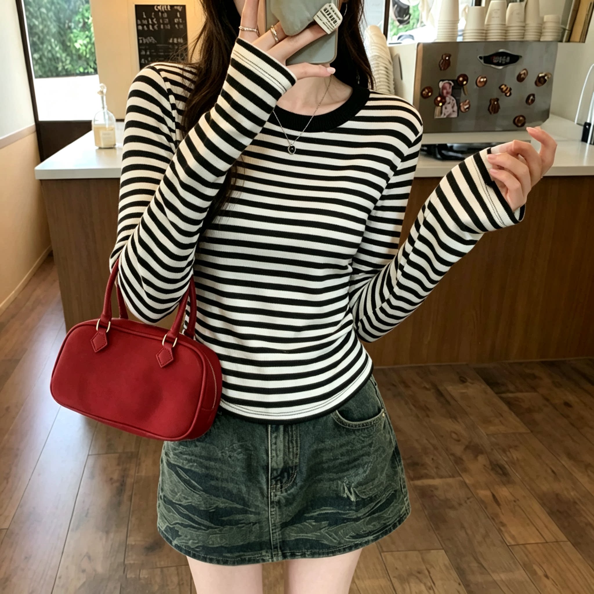 日式条纹长袖T恤女小众紧身内搭撞色打底衫秋季显瘦休闲黑白上衣