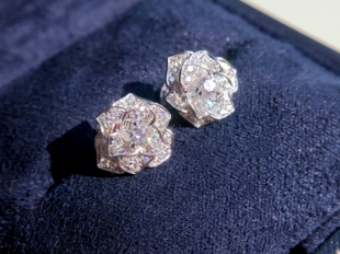 女白金耳环花朵山茶花仿镶钻双C小香风 s925纯银18.K柏.嚼花耳钉