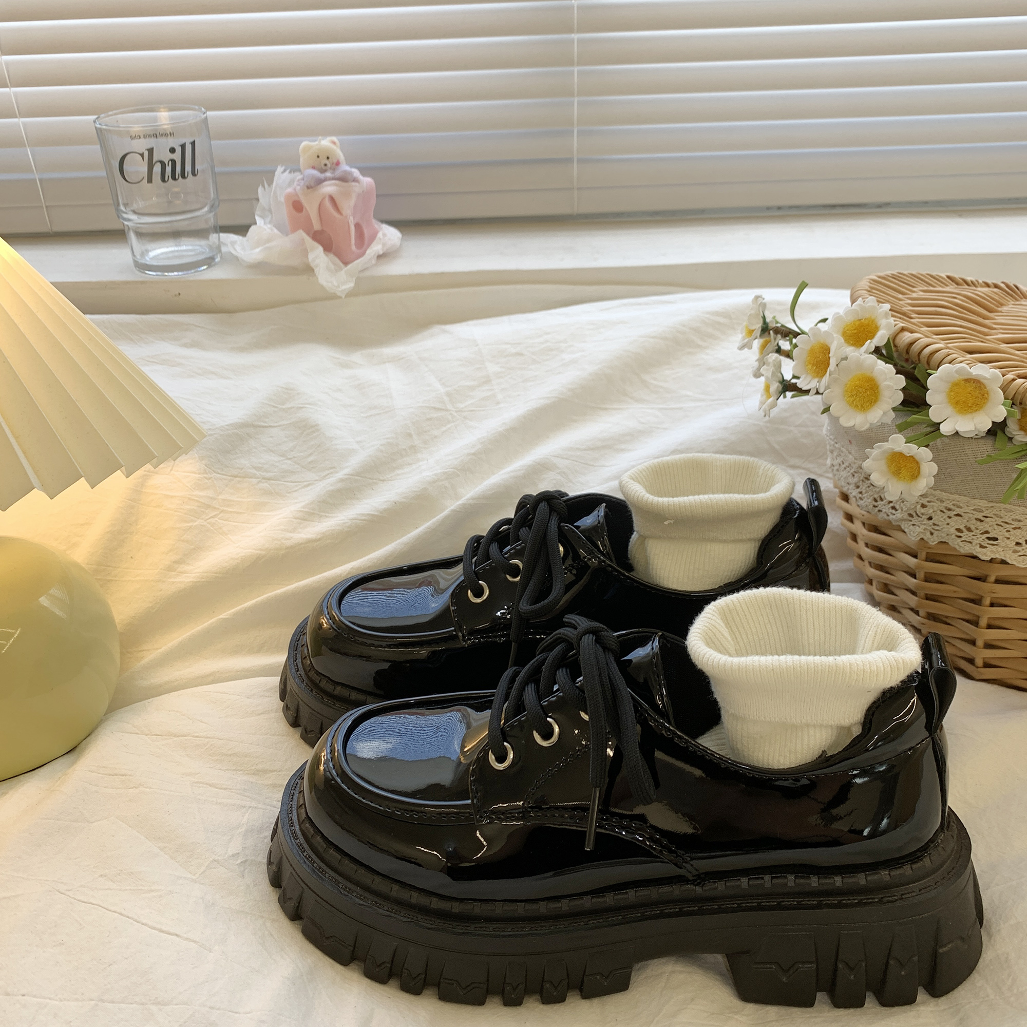 黑色厚底增高系带小皮鞋