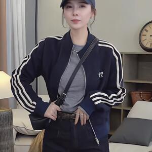 欧货时尚三条杠刺绣卫衣短外套女2024年拉链休闲运动爆款夹克上衣