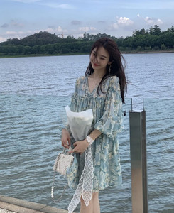 超仙碎花雪纺连衣裙女夏季网红法式V领小众灯笼袖甜美气质长裙潮