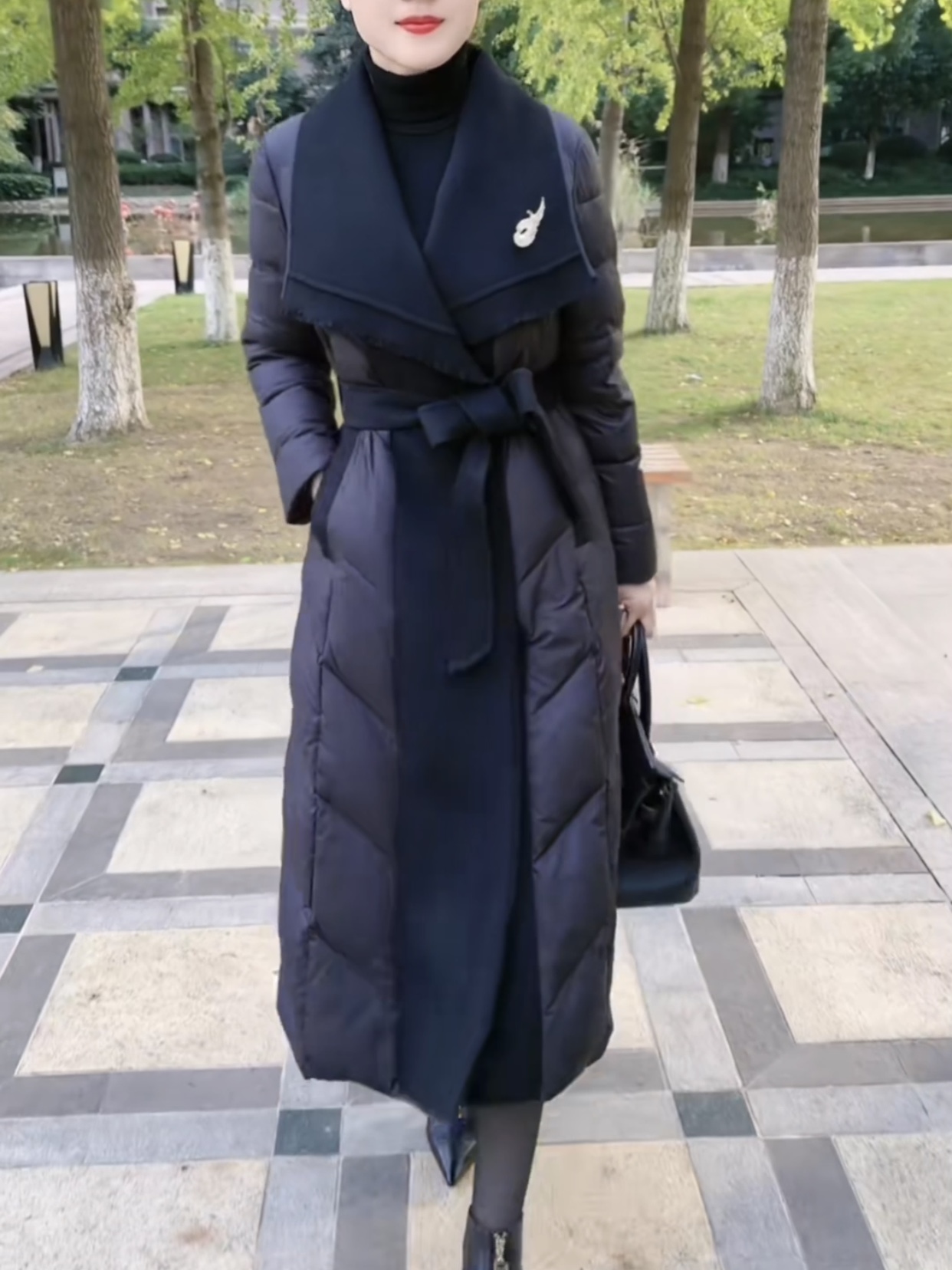 中年女装白鸭绒长款羽绒服