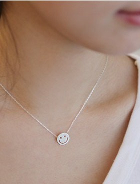 2026韩版饰品时尚简约笑脸短锁骨链气质男女情侣项链装饰配饰颈链