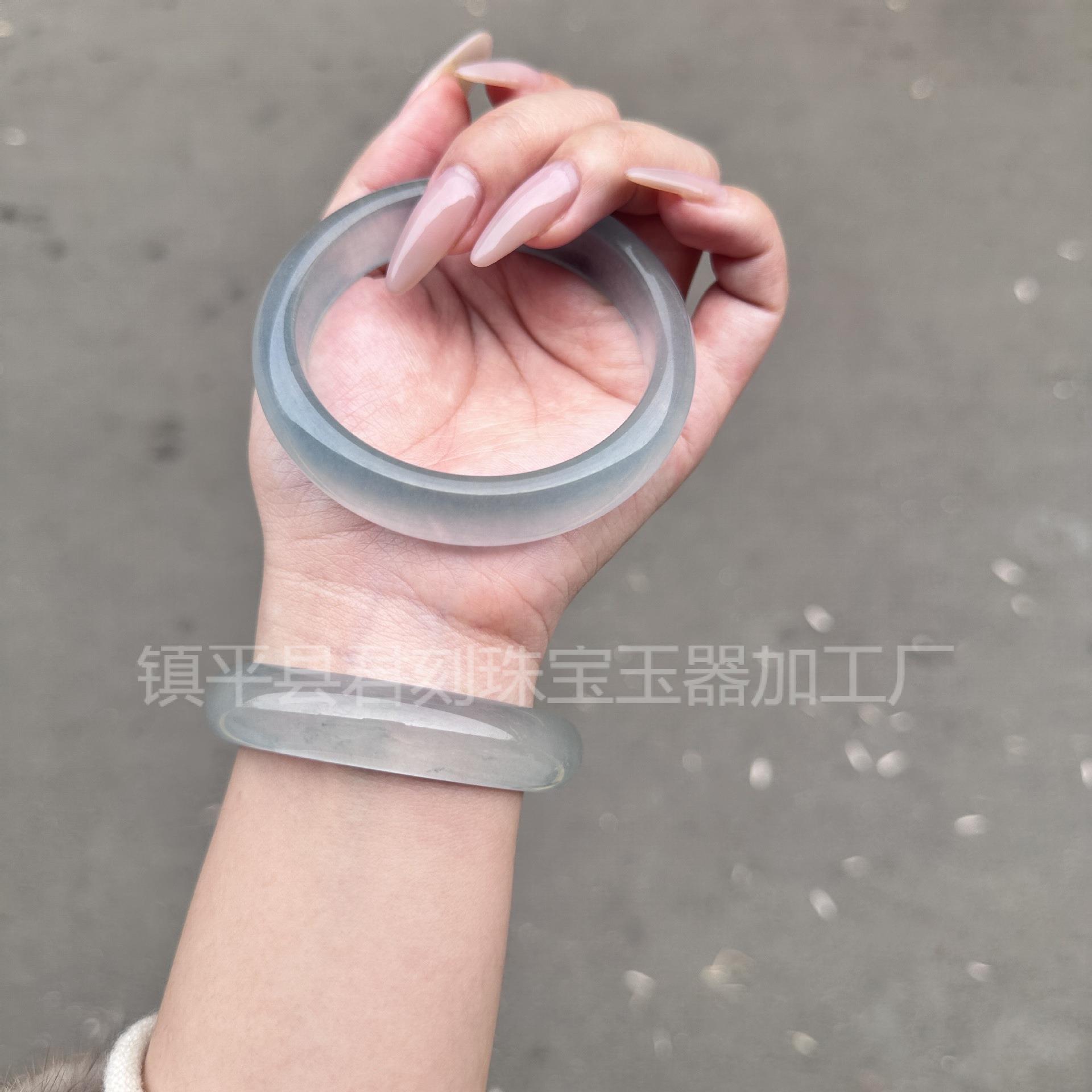 2025厂家冰种飘蓝水石英岩玉手镯水沫玉翡翠色海蓝宝玉石手镯