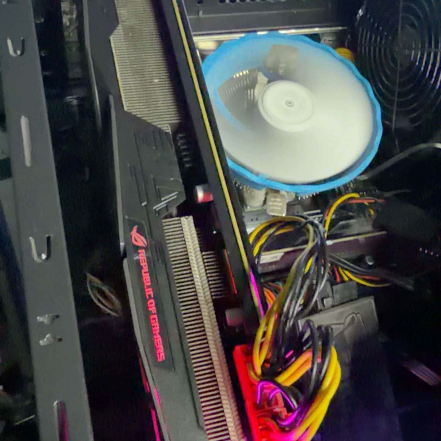 可维修华硕ROG STRIX RX Vega56 8G显卡，三风扇议价图片