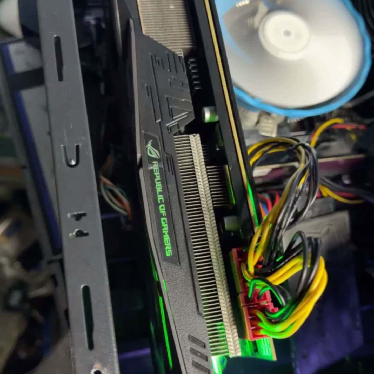 可维修华硕ROG STRIX RX Vega56 8G显卡，三风扇议价图片