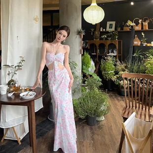 海边度假旅照出片套装女夏绝美粉色碎花抹胸超仙两件套沙滩连衣裙