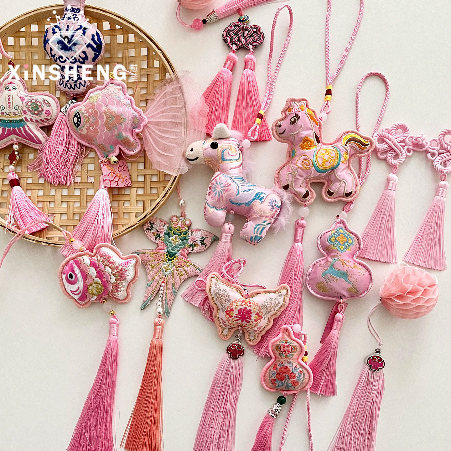 【2026马年】芯苼 新年粉色系香囊 精致刺绣香包礼物挂饰花艺资材,鲜花速递/花卉仿真/绿植园艺,花艺材料,淘宝优惠券,粉丝福利购,淘宝优惠卷