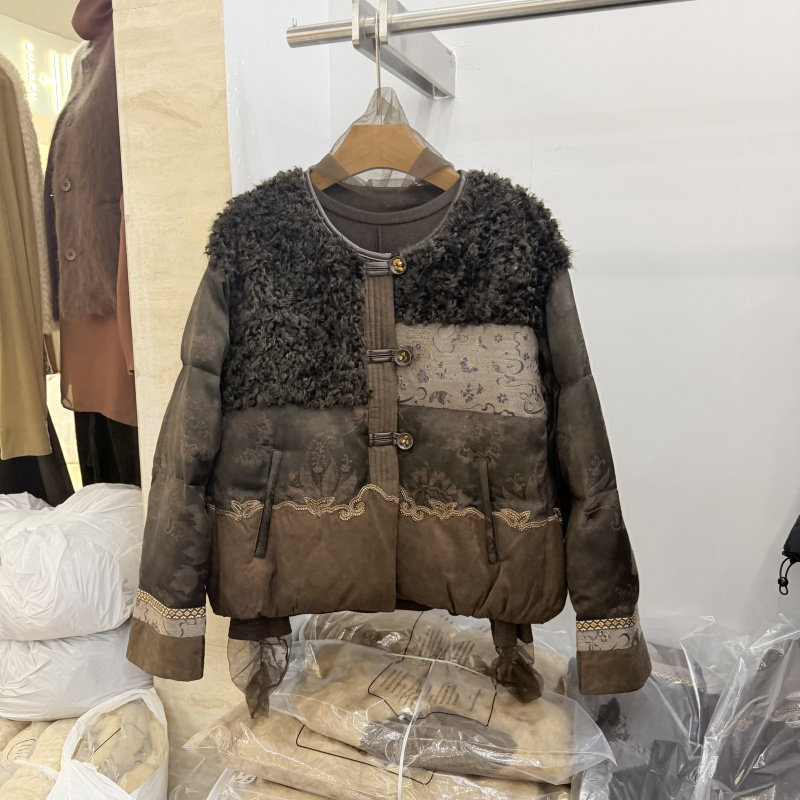 老钱风90鹅绒羊毛拼接羽绒服女2026冬季新款圆领刺绣保暖外套厚款