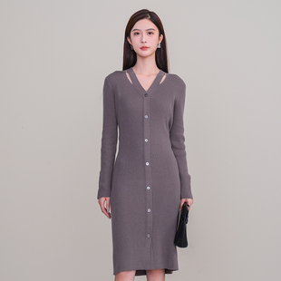 oldcolour冬季纯色优雅简约气质V领长款针织连衣裙P441001A1-999