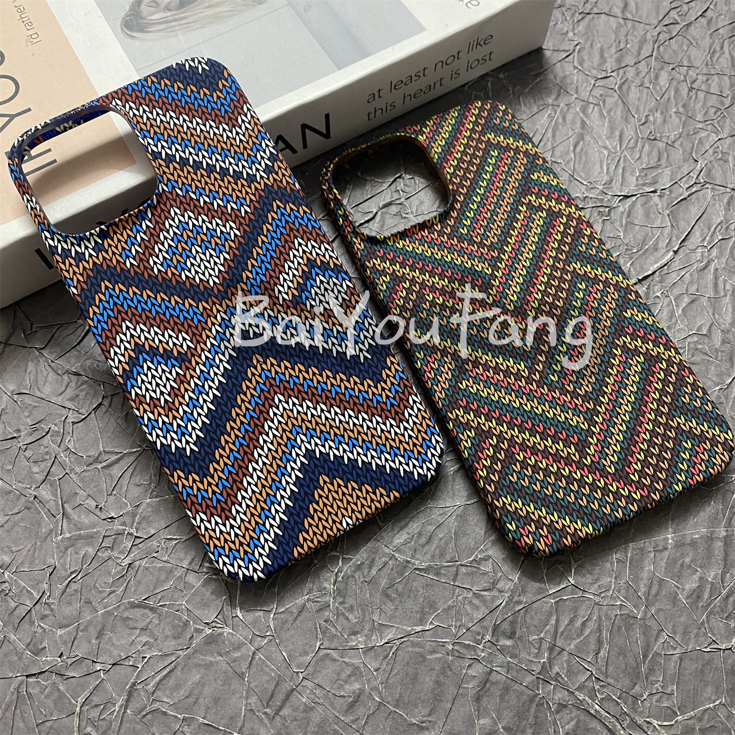 适用苹果15手机壳新款13浮雕夜光碳纤维纹理promax保护套波