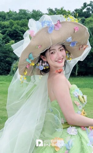 新品外景田园风婚纱照粘花带纱草帽外景样片旅拍度假新娘造型帽子