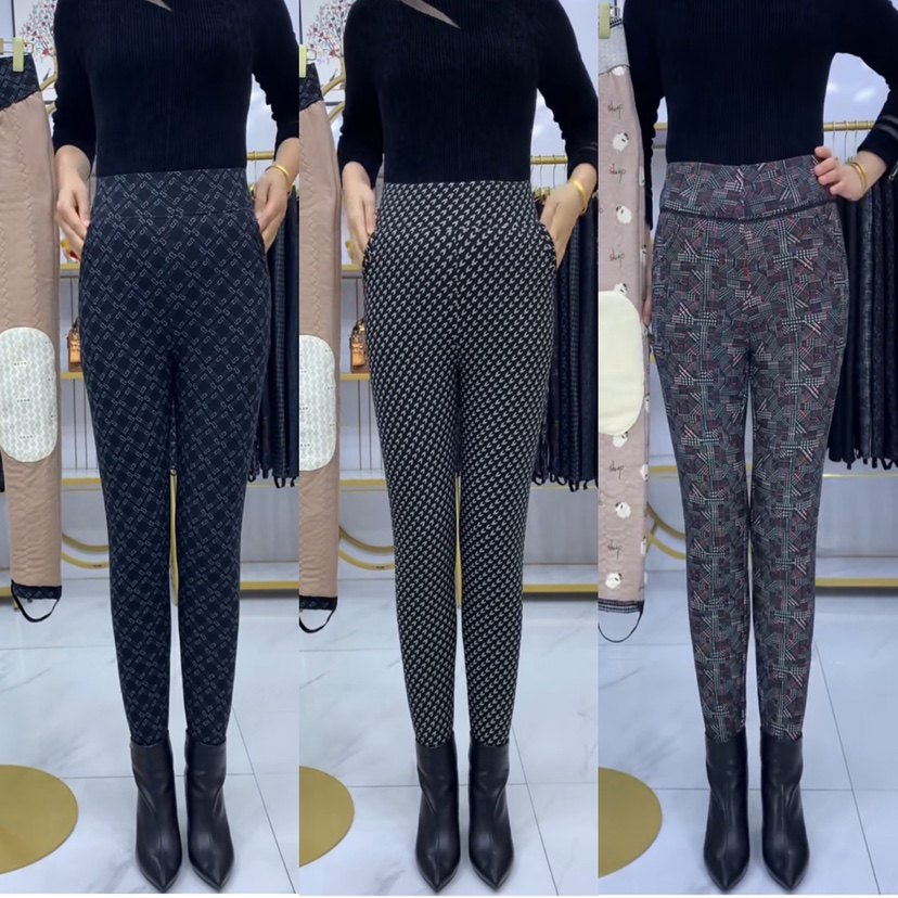 秋冬季加绒加厚打底裤女外穿长裤中老年驼绒保暖大码宽松妈妈棉裤