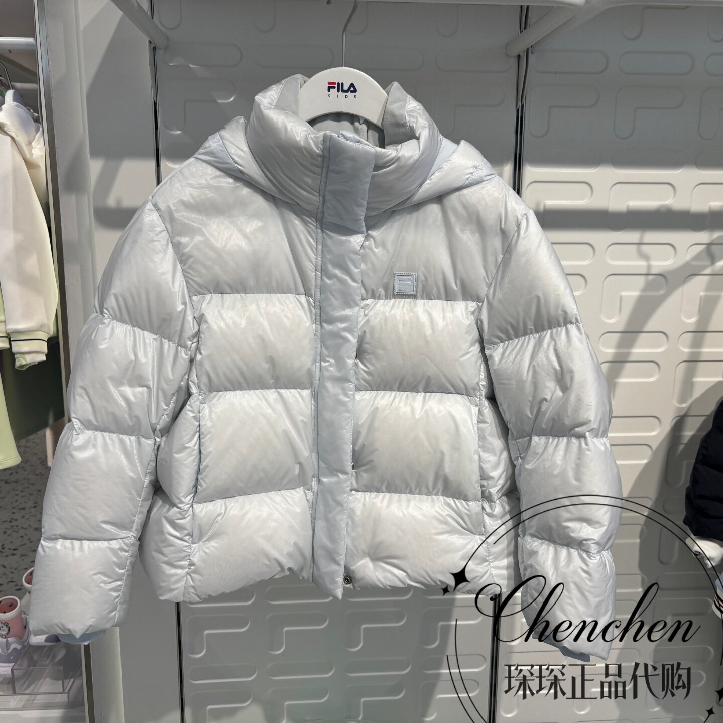 斐乐女大童鹅绒保暖连帽羽绒服