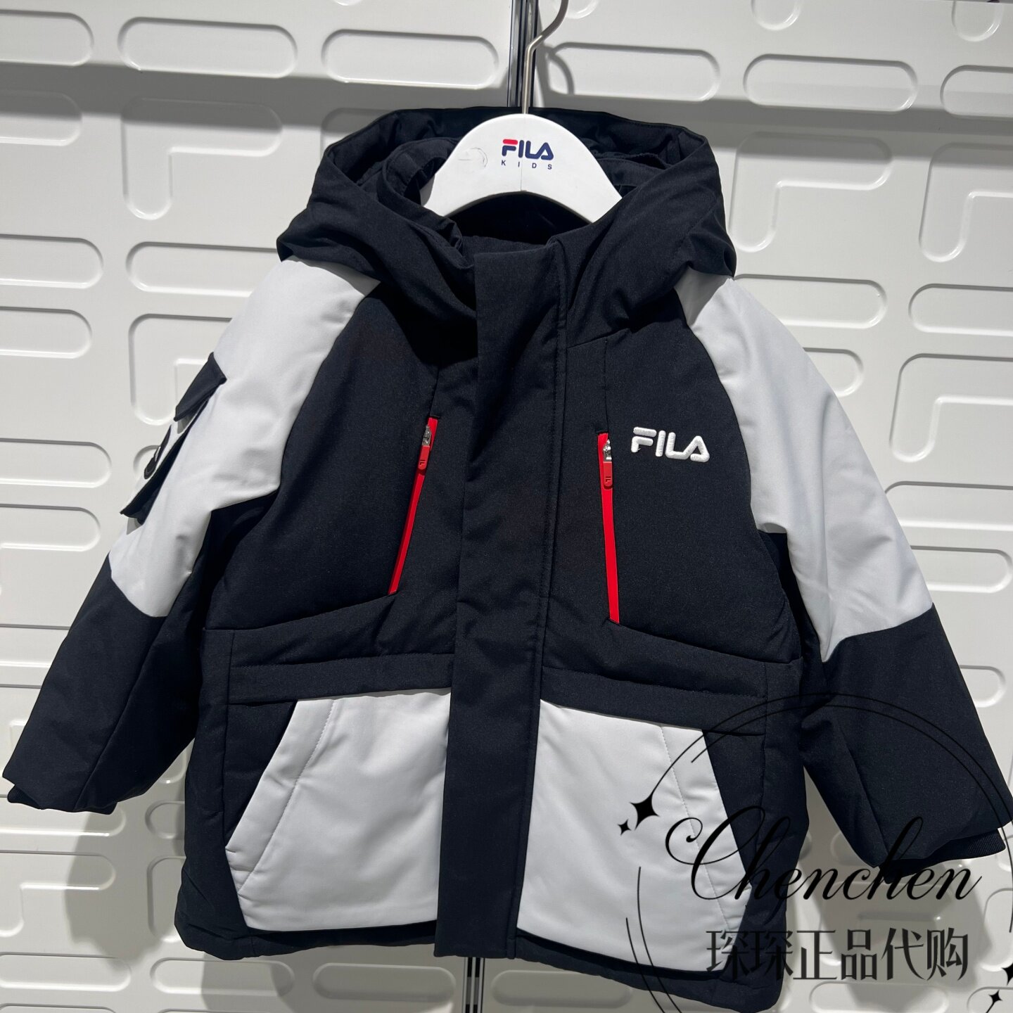 斐乐鸭绒连帽保暖羽绒服男童休闲